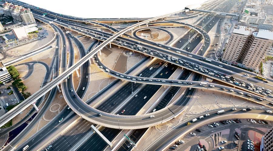  خطط الإمارات لتخفيف الازدحامات المرورية